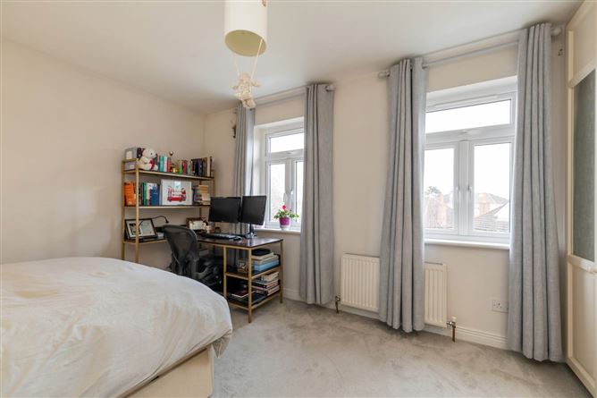 8 Hampton Crescent, Saint Helen`s Wood, Blackrock, County Dublin