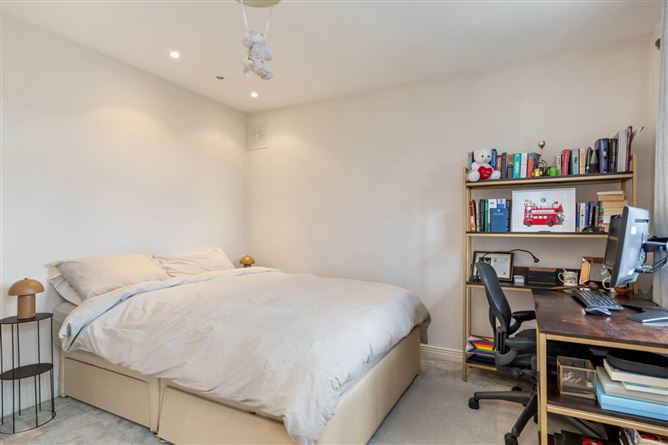 8 Hampton Crescent, Saint Helen`s Wood, Blackrock, County Dublin