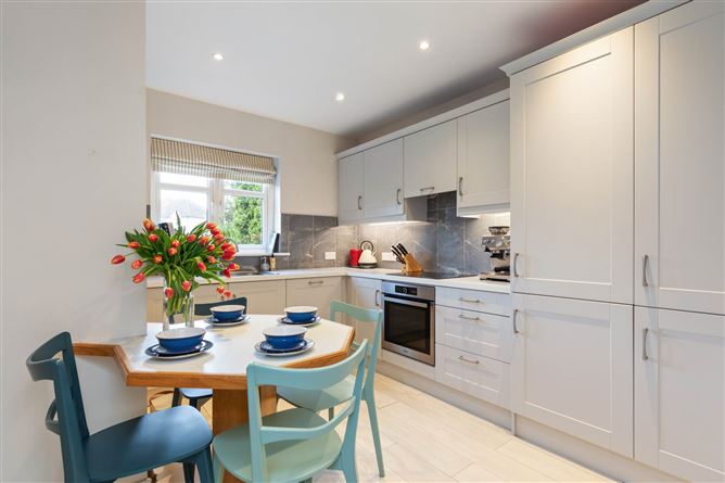 8 Hampton Crescent, Saint Helen`s Wood, Blackrock, County Dublin