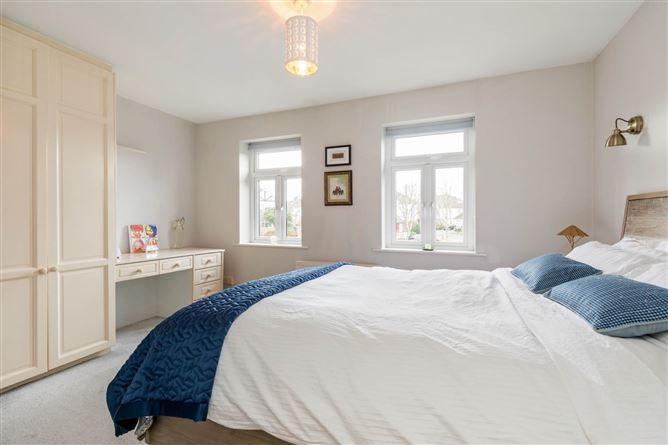 8 Hampton Crescent, Saint Helen`s Wood, Blackrock, County Dublin