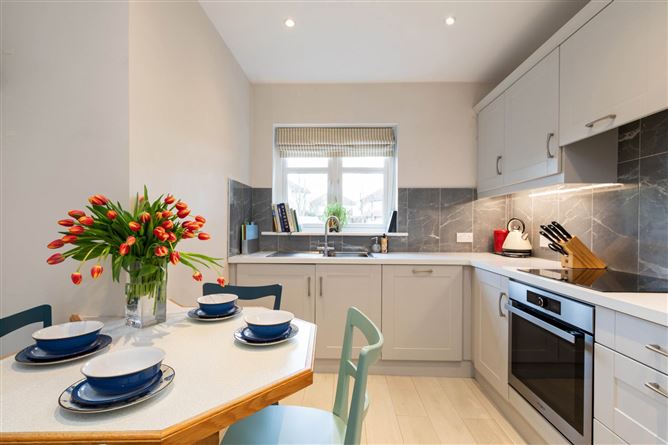 8 Hampton Crescent, Saint Helen`s Wood, Blackrock, County Dublin