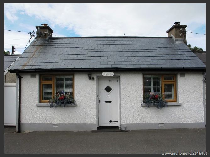Somerton, 3 Strand Cottages, The Bawn  