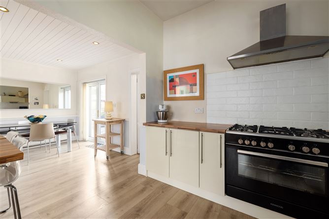 https://photos-a.propertyimages.ie/media/6/9/9/4922996/be9bfc00-c02e-4e8a-a6d6-63345056f42e_l.jpg