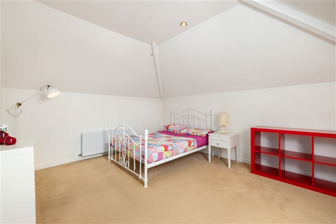 https://photos-a.propertyimages.ie/media/6/9/9/4922996/be9bfc00-c02e-4e8a-a6d6-63345056f42e_l.jpg