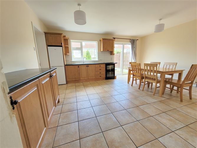 41 Rosemount Heights, Cahir, Tipperary Caplice Auctioneers 4700007