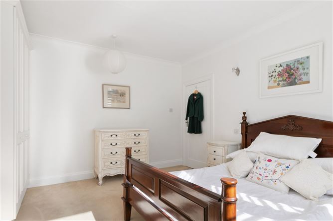 14 Lakelands Park, Terenure, Dublin