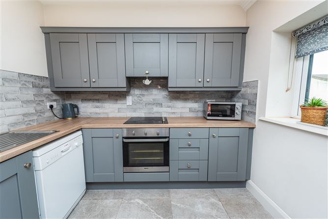 https://photos-a.propertyimages.ie/media/7/0/0/4949007/721ba068-c523-496e-b615-ca74cf37b5c4_l.jpg