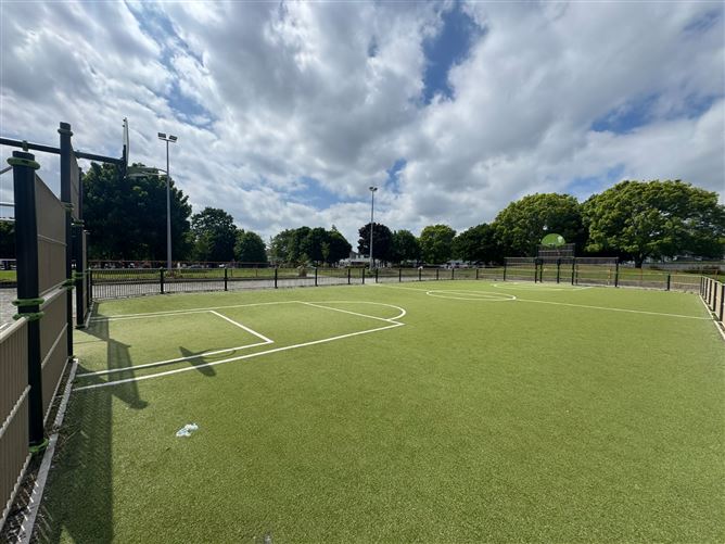 https://photos-a.propertyimages.ie/media/7/0/1/4928107/2d634ebd-db8c-4629-a010-d1305cc44b50_l.jpg