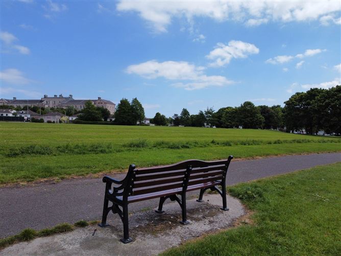 https://photos-a.propertyimages.ie/media/7/0/1/4928107/2d634ebd-db8c-4629-a010-d1305cc44b50_l.jpg