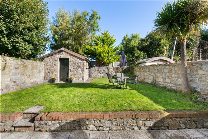 https://photos-a.propertyimages.ie/media/7/0/1/4953107/33f5eae1-5b58-4a5a-b3dc-8210d82deef3_l.jpg