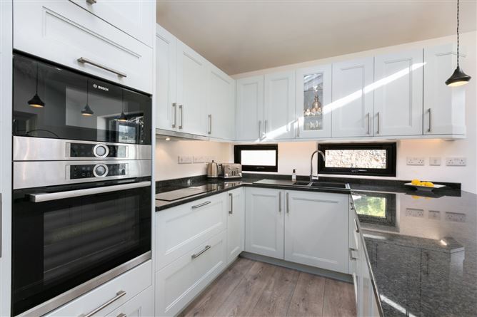 https://photos-a.propertyimages.ie/media/7/0/1/4953107/33f5eae1-5b58-4a5a-b3dc-8210d82deef3_l.jpg