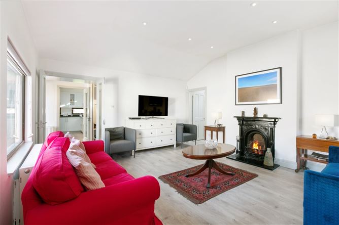 https://photos-a.propertyimages.ie/media/7/0/1/4953107/33f5eae1-5b58-4a5a-b3dc-8210d82deef3_l.jpg