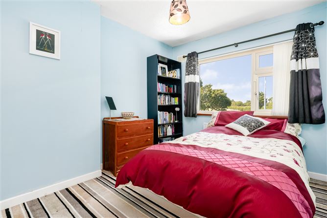 Photo 13 of 26 — 178 Whitethorn Gardens, Clondalkin, Dublin 22