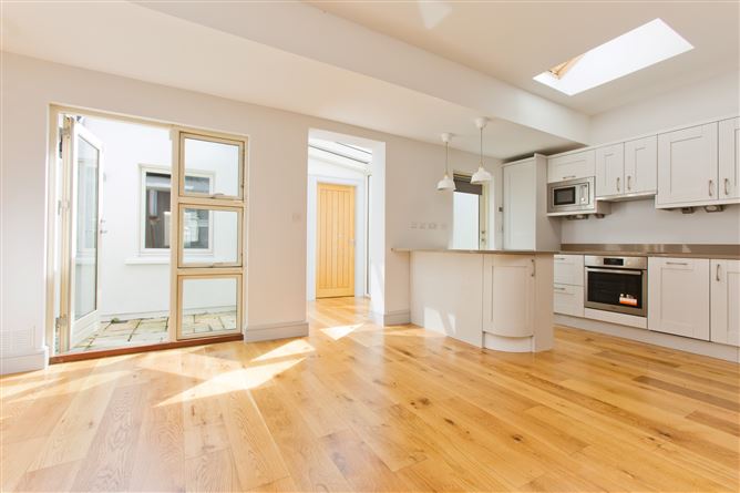 2 Pembroke Cottages, Ringsend, Dublin 4