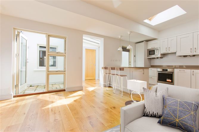 2 Pembroke Cottages, Ringsend, Dublin 4
