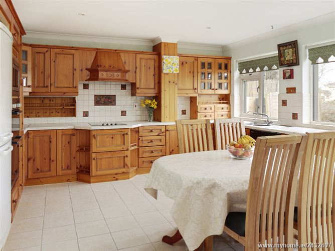 41 The Moorings, Malahide, Dublin North Noel Kelly Auctioneers Ltd