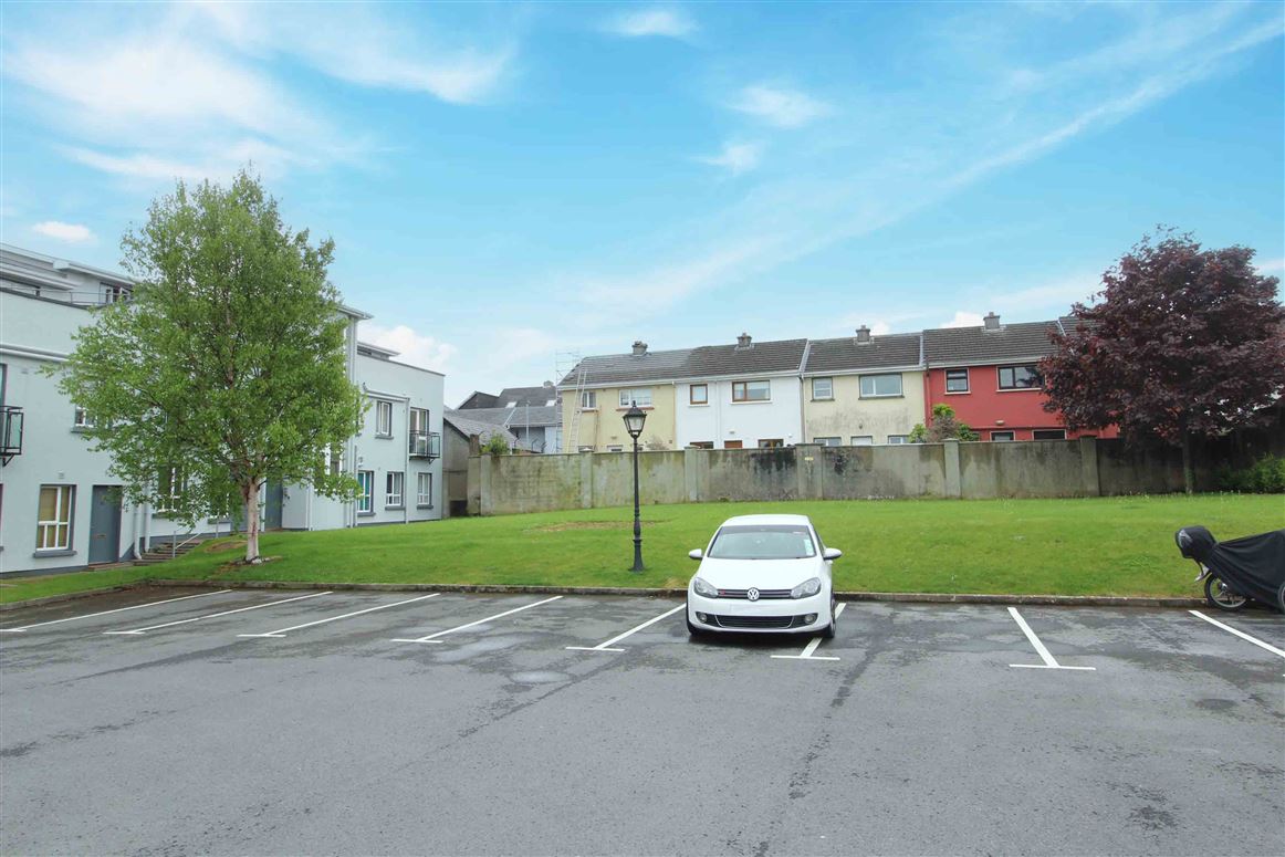 8 An Larnach, Bohermore, Galway