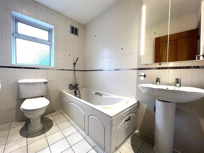 14 Rathmichael Woods, Shankill, Dublin 18