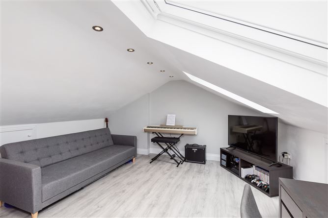 16 The Crescent, Binn Eadair View, Sutton, Dublin 13