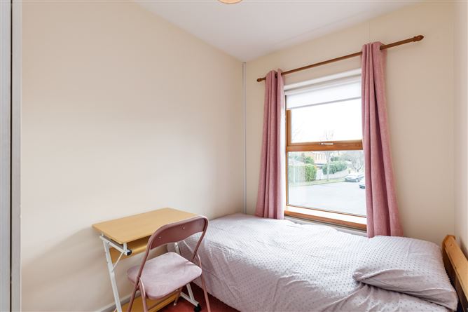 16 The Crescent, Binn Eadair View, Sutton, Dublin 13