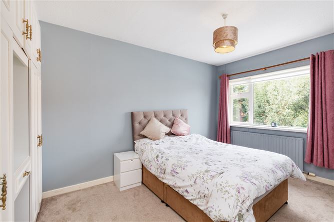 16 The Crescent, Binn Eadair View, Sutton, Dublin 13