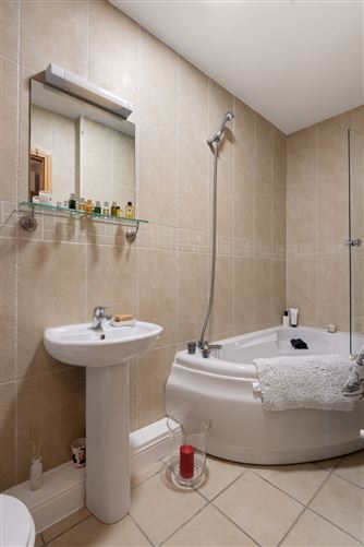 18 Grianan Fidh, Stepaside, Dublin 18
