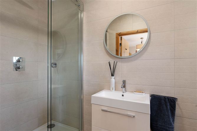 18 Grianan Fidh, Stepaside, Dublin 18