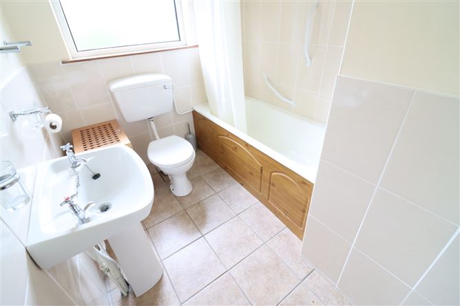 48 Glenwood, Carrigaline, Cork