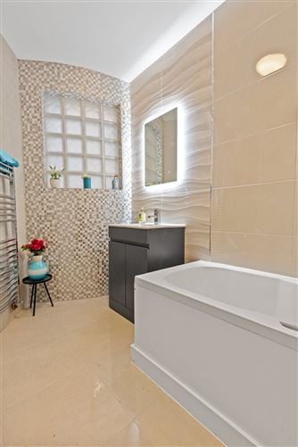 6 Marina View, Clarence Street, Dun Laoghaire, Co. Dublin