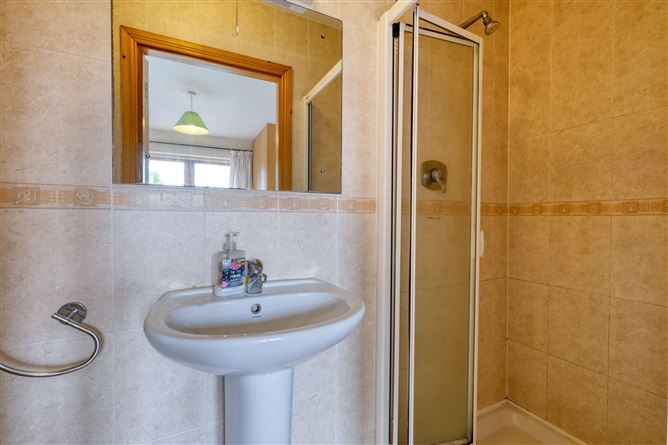 20 Saint Albans, Battery Road, Longford