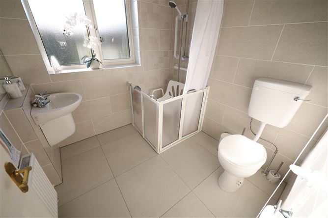 8 Laurelmount Drive, Waterpark, Carrigaline, Cork