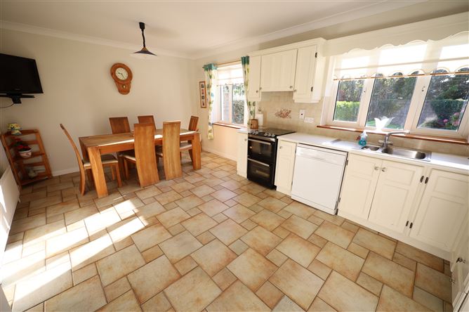 8 Laurelmount Drive, Waterpark, Carrigaline, Cork