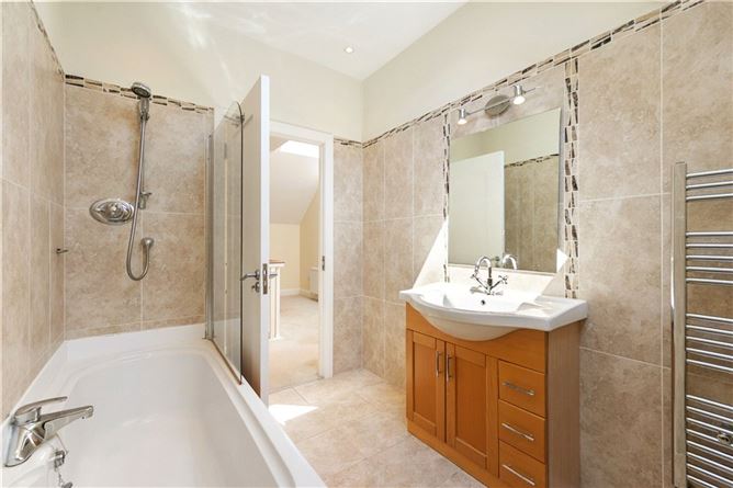 https://photos-a.propertyimages.ie/media/7/0/7/5006707/8fc5f323-b9e8-45b7-b06c-35ffba905129_l.jpg