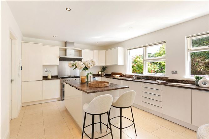 https://photos-a.propertyimages.ie/media/7/0/7/5006707/8fc5f323-b9e8-45b7-b06c-35ffba905129_l.jpg