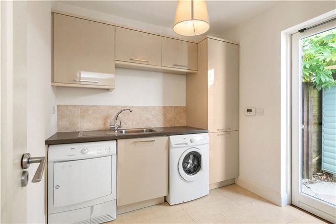 https://photos-a.propertyimages.ie/media/7/0/7/5006707/8fc5f323-b9e8-45b7-b06c-35ffba905129_l.jpg