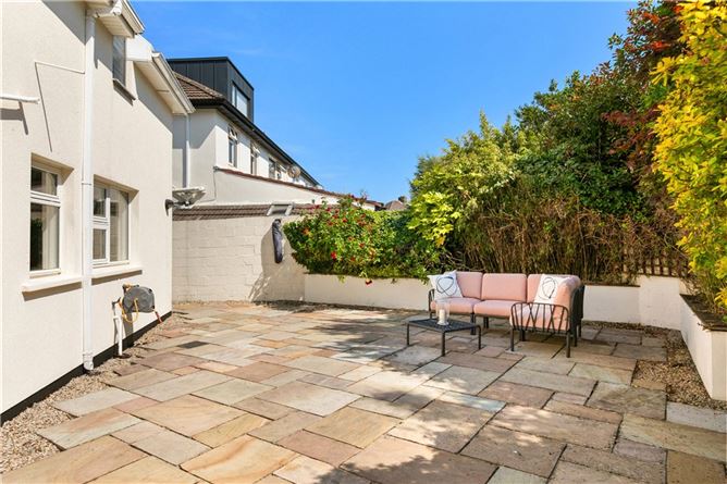 https://photos-a.propertyimages.ie/media/7/0/7/5006707/8fc5f323-b9e8-45b7-b06c-35ffba905129_l.jpg