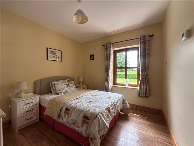 Photo 16 of 36 — Deansgrove, Cashel, Co. Tipperary