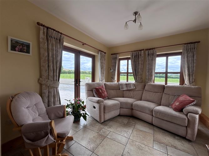 Photo 13 of 36 — Deansgrove, Cashel, Co. Tipperary