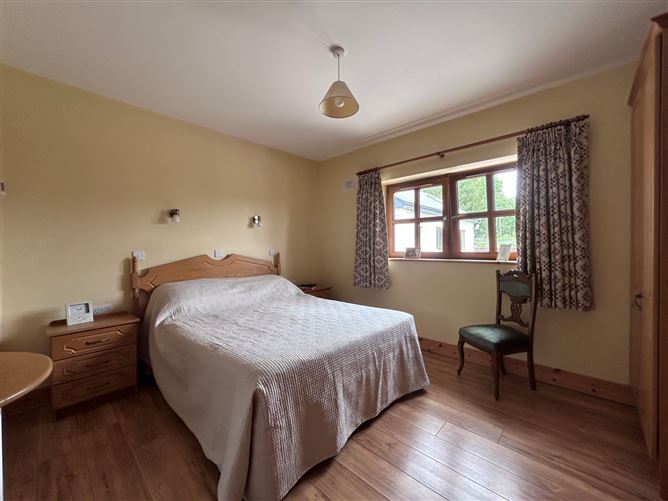 Photo 19 of 36 — Deansgrove, Cashel, Co. Tipperary