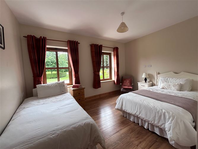 Photo 18 of 36 — Deansgrove, Cashel, Co. Tipperary
