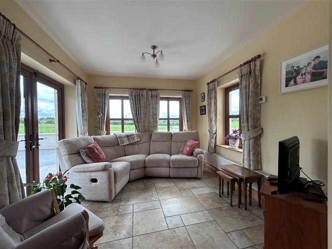 Photo 15 of 36 — Deansgrove, Cashel, Co. Tipperary