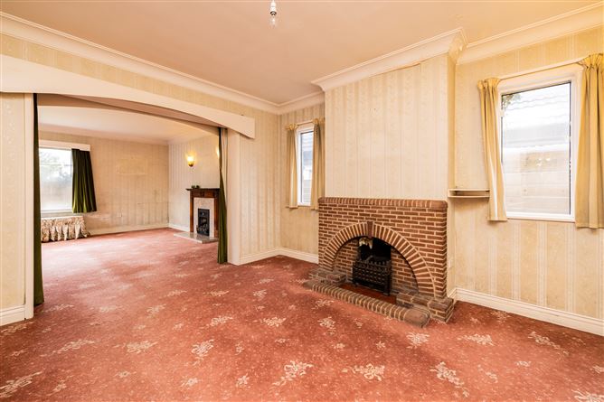 19 Woodlawn Park, Churchtown, Dublin 14