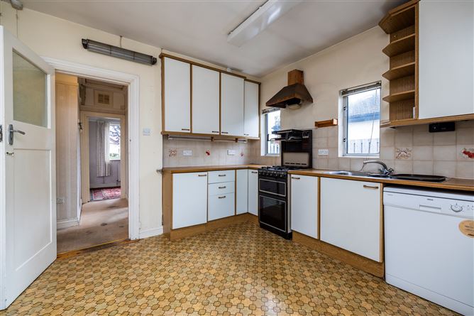 19 Woodlawn Park, Churchtown, Dublin 14