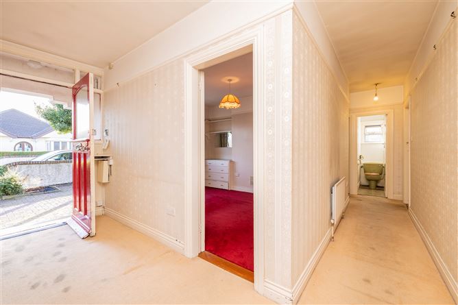 19 Woodlawn Park, Churchtown, Dublin 14