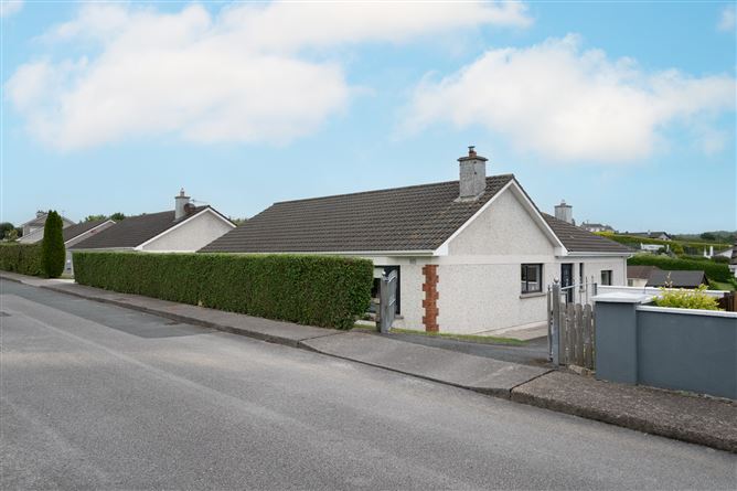 25 Summerdale Lawn,  Ballyclamasey, Youghal, East Cork