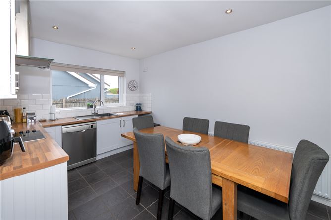 25 Summerdale Lawn,  Ballyclamasey, Youghal, East Cork