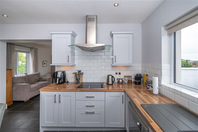 25 Summerdale Lawn,  Ballyclamasey, Youghal, East Cork