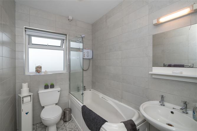 25 Summerdale Lawn,  Ballyclamasey, Youghal, East Cork