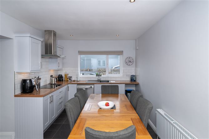 25 Summerdale Lawn,  Ballyclamasey, Youghal, East Cork