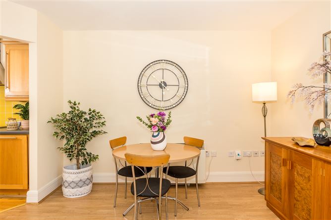 38 Adelaide Square, Whitefriar Street, South City Centre,   Dublin 8